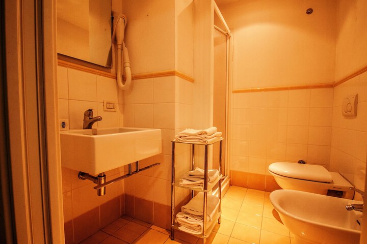 Room 6 of 13