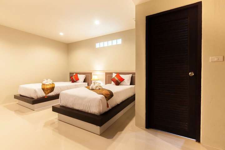 Room 8 of 25