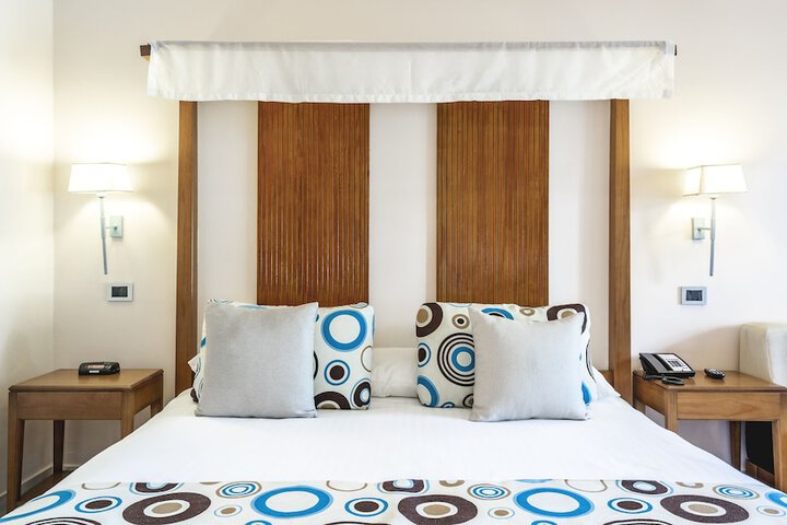 Room 12 of 87
