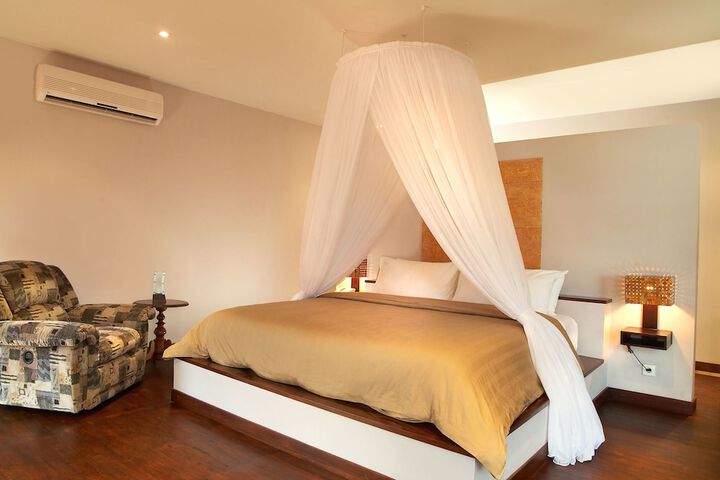 Room 4 of 95
