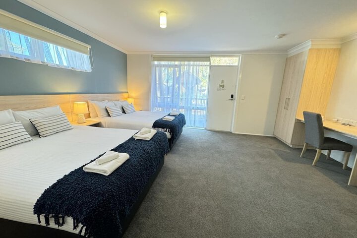 Room 32 of 90