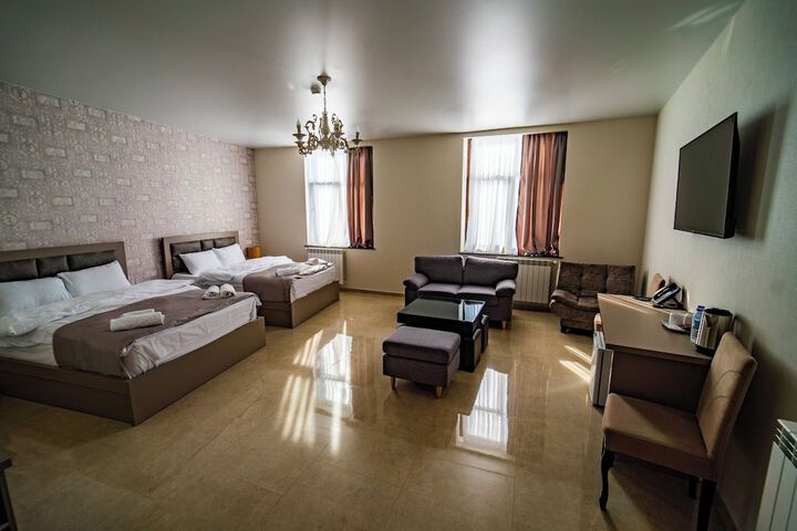 Room 8 of 14