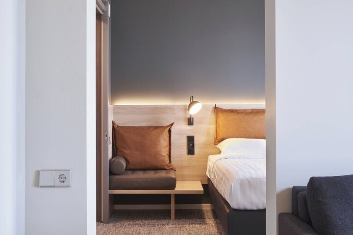Room 14 of 36