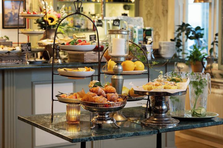 Breakfast/Coffee Service 75 of 97