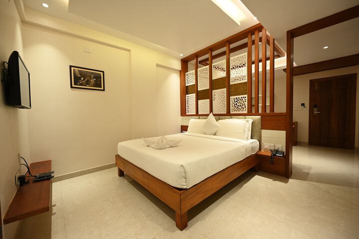 Room 4 of 27