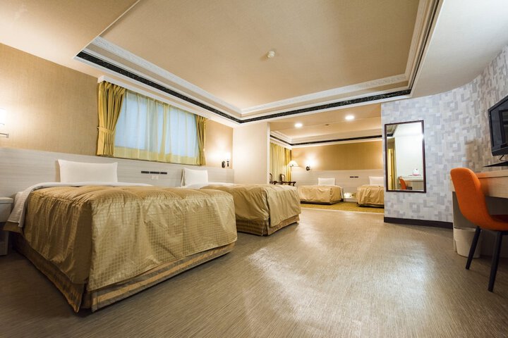 Room 12 of 80