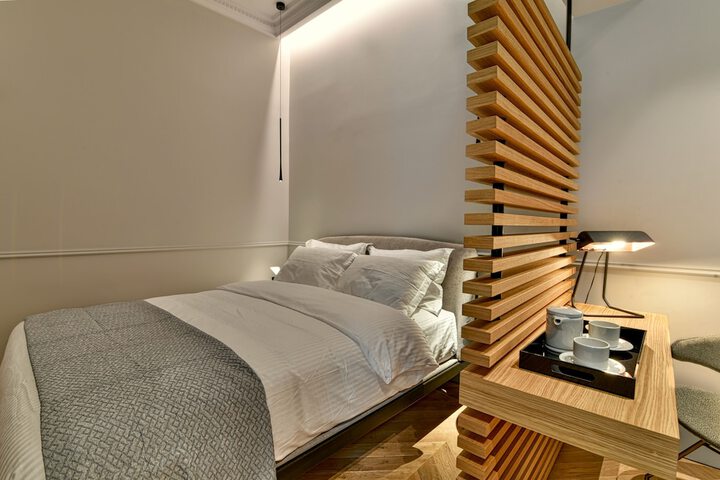 Room 11 of 80