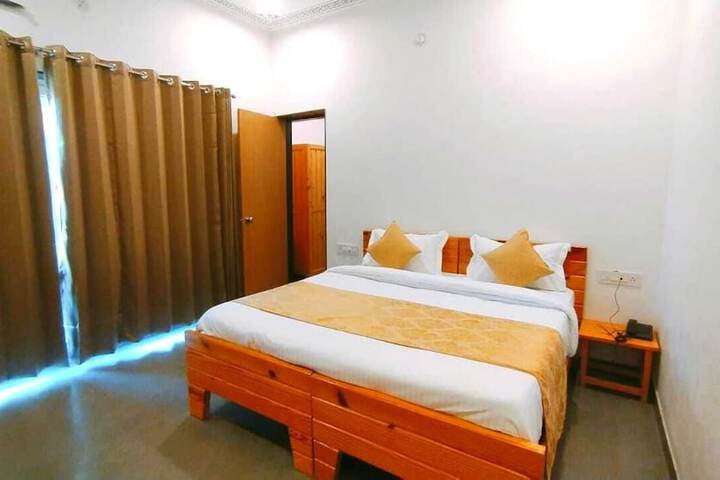 Room 2 of 8