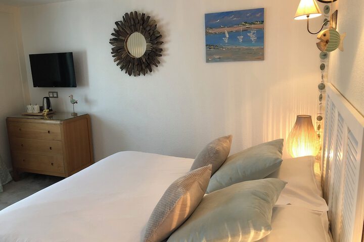 Room 7 of 32