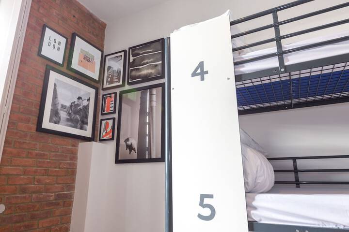 Room 13 of 36