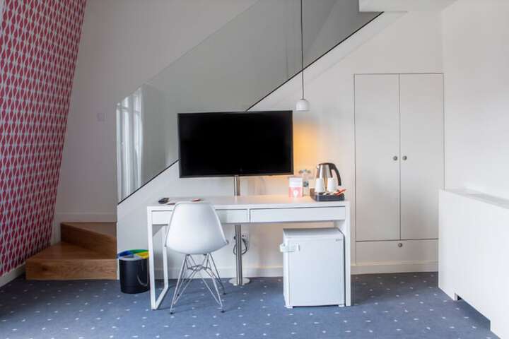Room 21 of 48