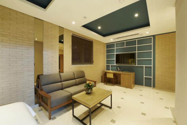 Room 21 of 37