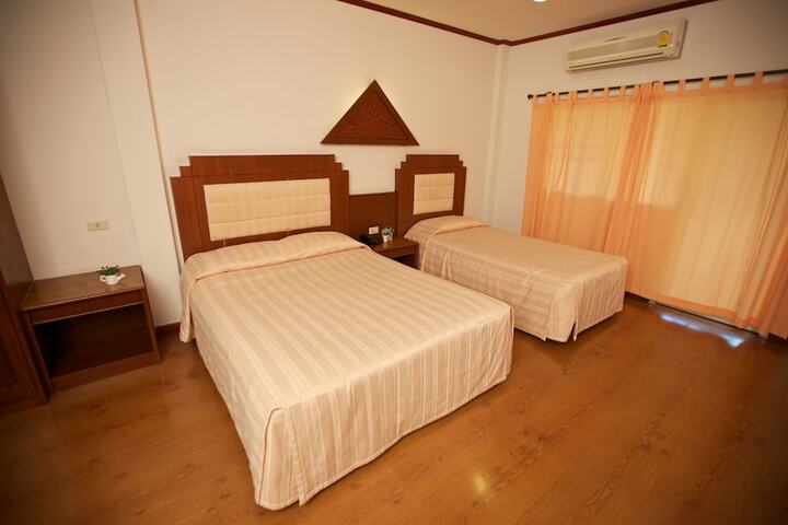Room 13 of 36