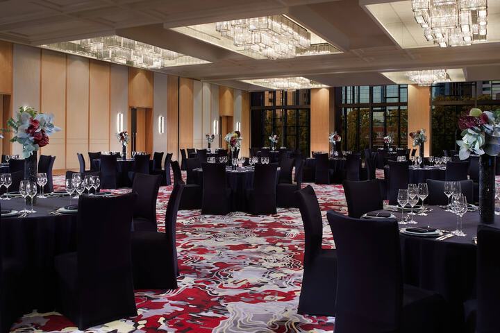 Ballroom/Hall 78 of 98