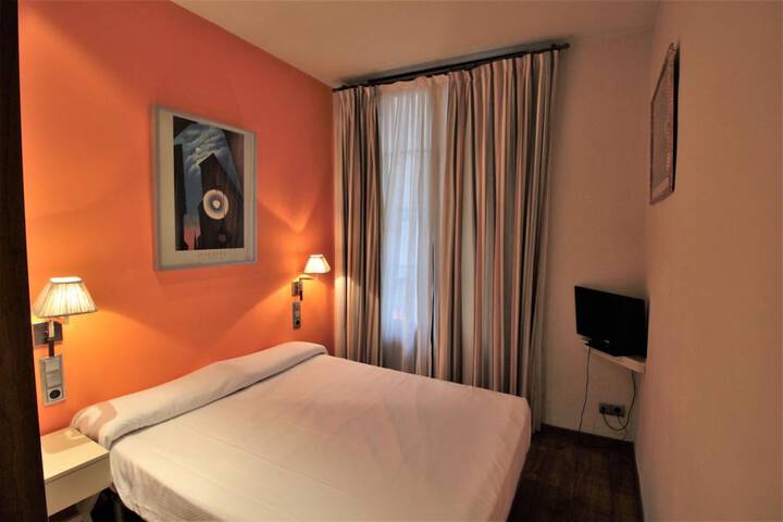 Room 12 of 40