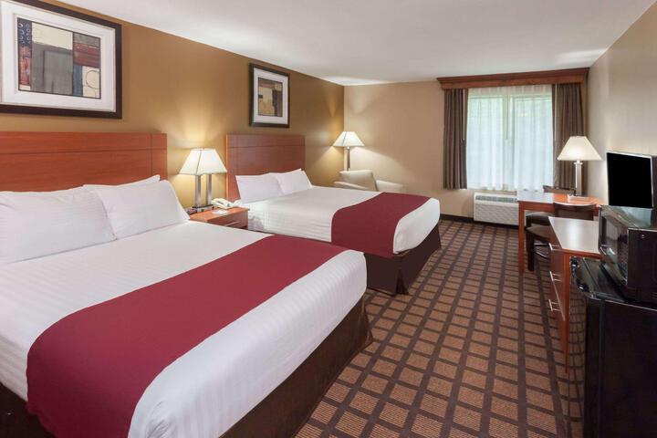 2 Queen Beds (1 of 3)