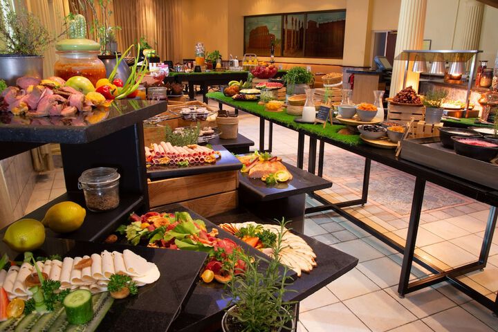 Breakfast/Coffee Service 74 of 198