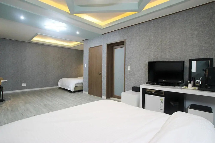 Room 5 of 21