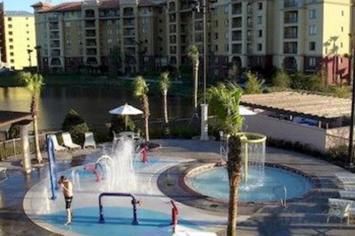 Hotel Exterior 6 of 30