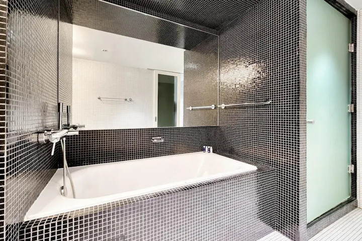 Room 7 of 22