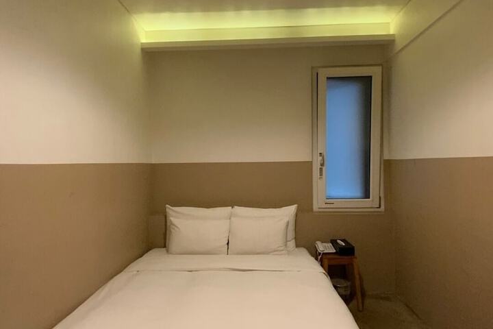 Room 48 of 92
