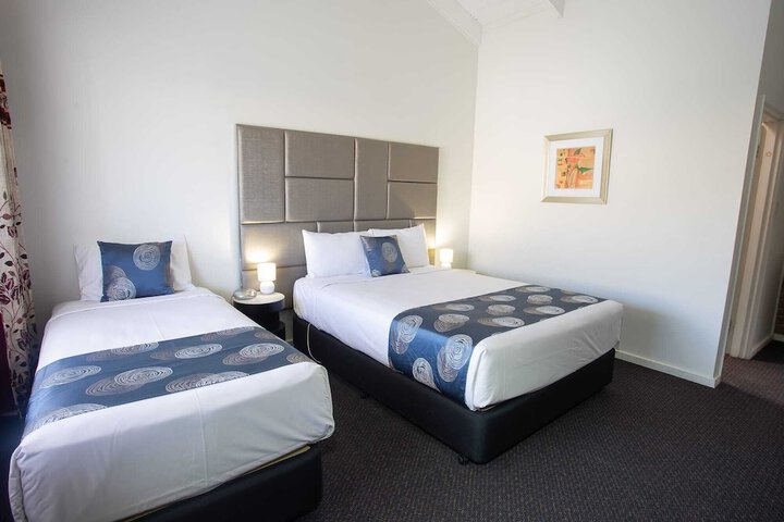 Room 32 of 70
