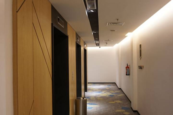 Ballroom/Hall 54 of 65
