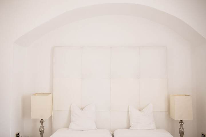 Room 13 of 68