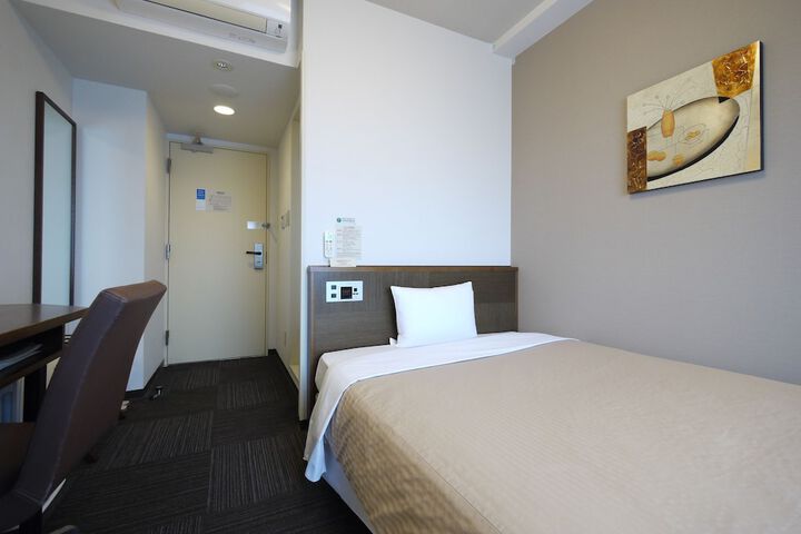 Room 4 of 38