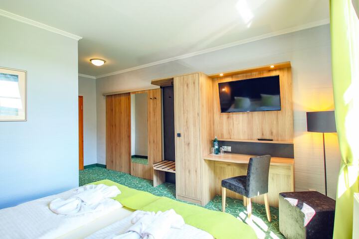 Room 27 of 82