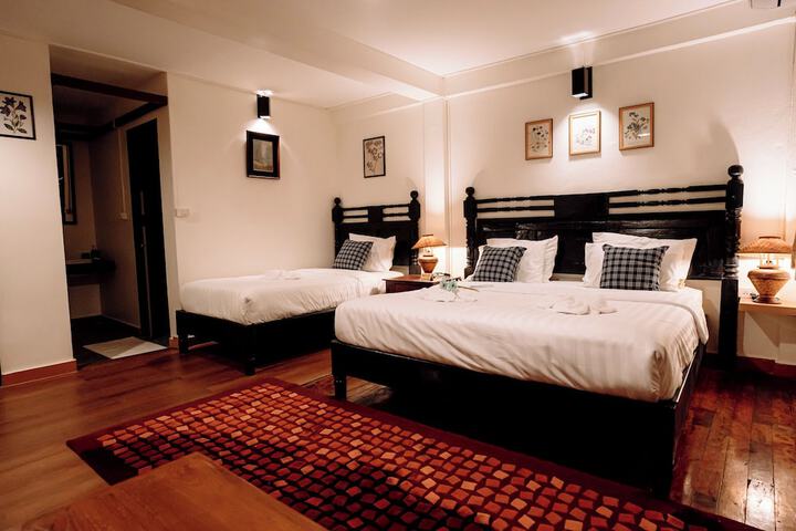 Room 4 of 28