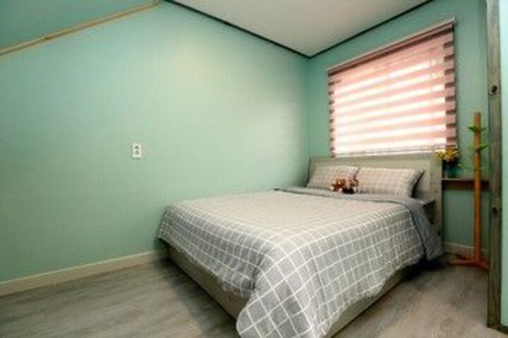Room 13 of 17