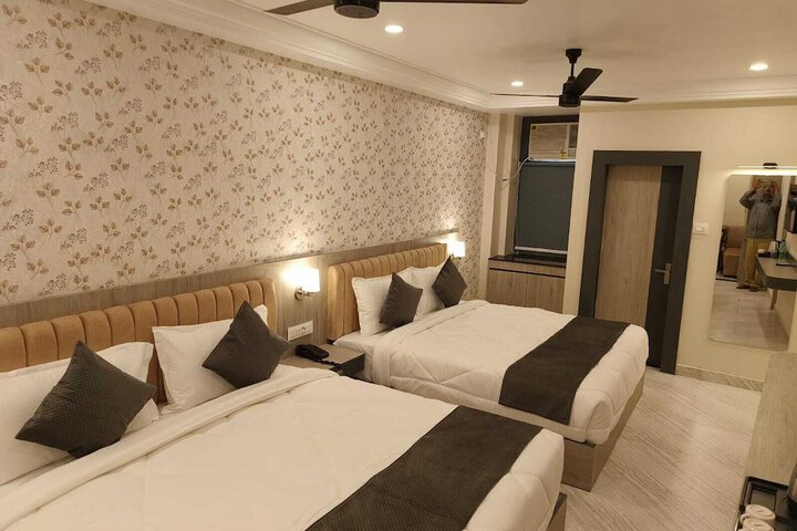 Room 7 of 13