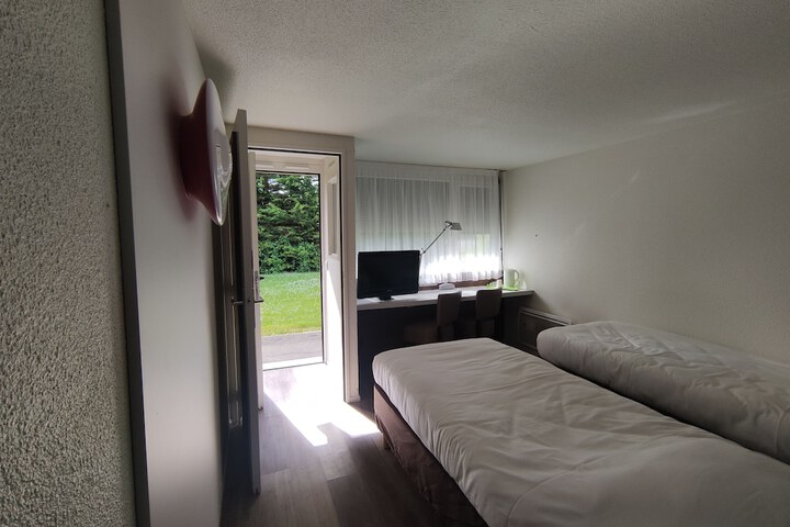 Room 7 of 28