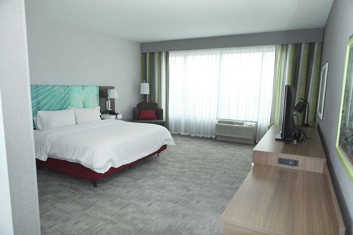 1 King with Sofa Bed Microwave, Refrigerator (23 of 29)