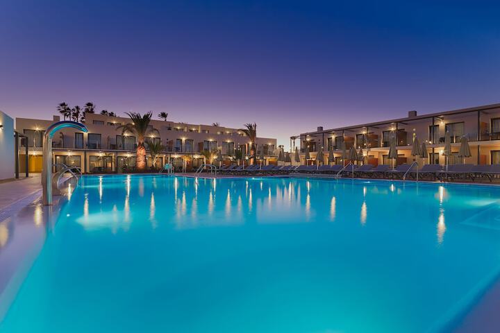 Hotel Pool