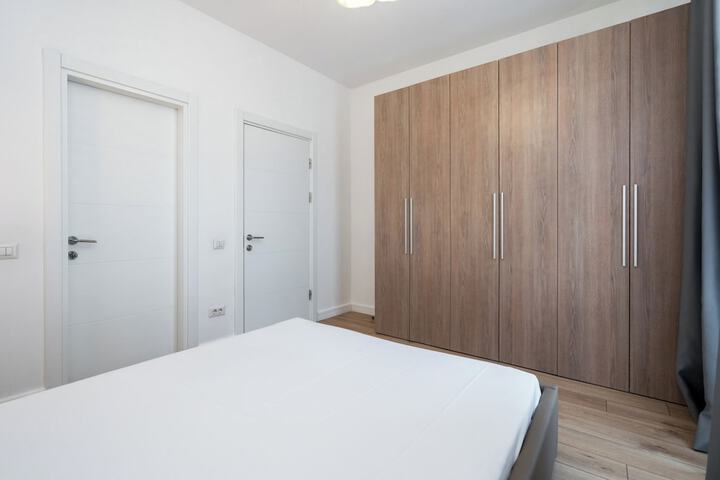 Room 6 of 355