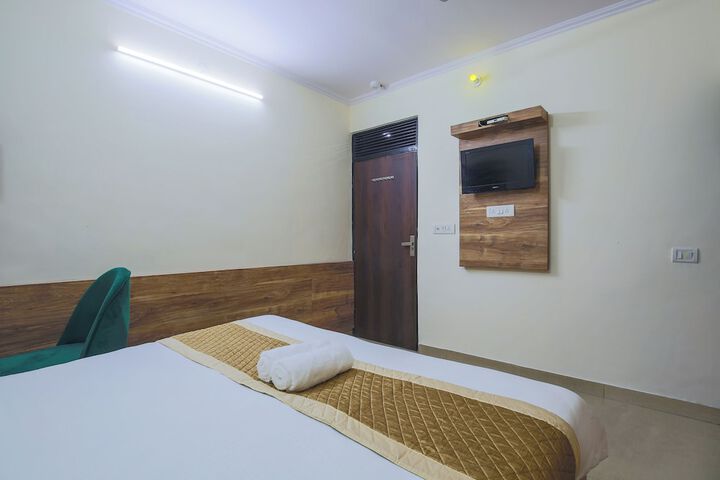 Room 16 of 33