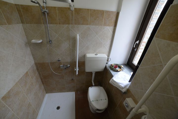Room 18 of 29