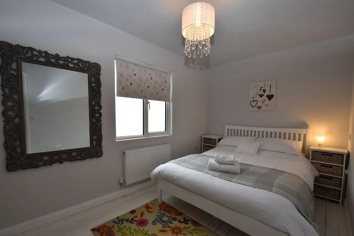 Room 4 of 18