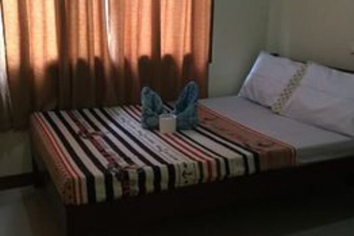 Room 32 of 48