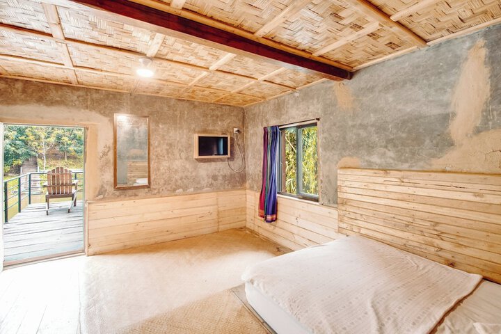 Room 27 of 64