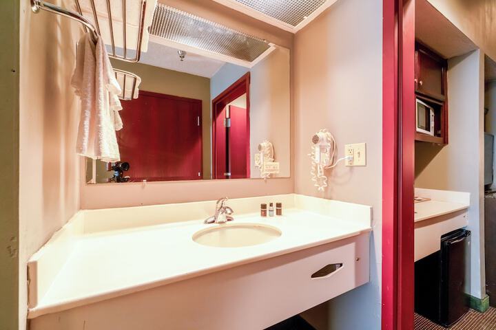 1 King Bed Suite (12 of 33)