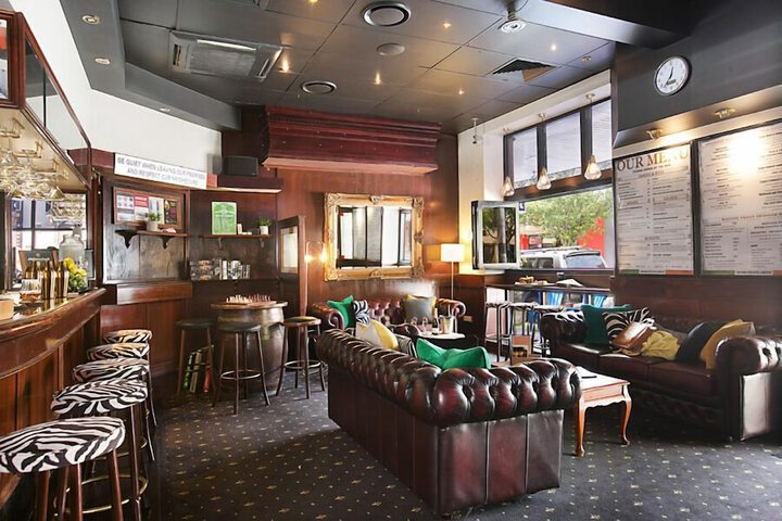 Lounge 41 of 45
