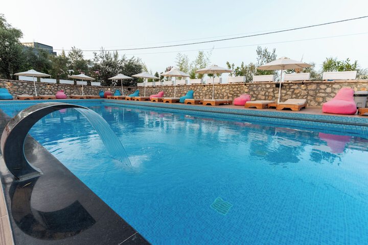 Pool 73 of 146