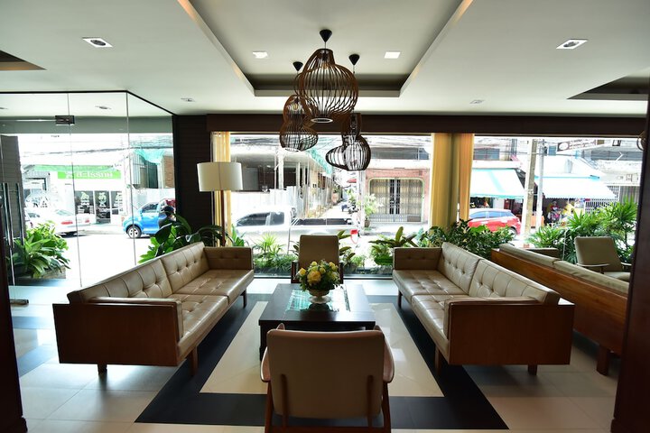Entrance & Lobby