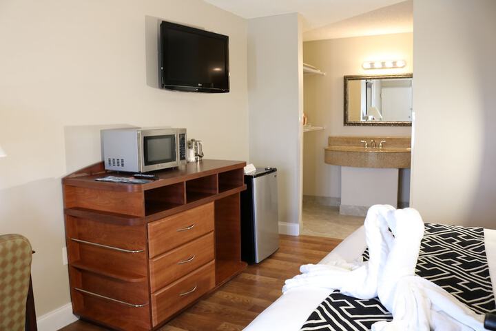 2 Queen Beds (10 of 21)