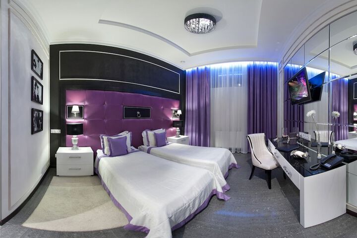 Room 3 of 43