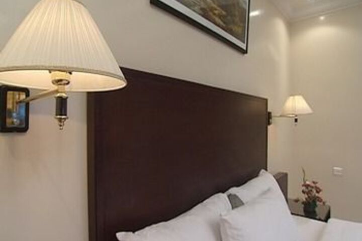 Room 12 of 27