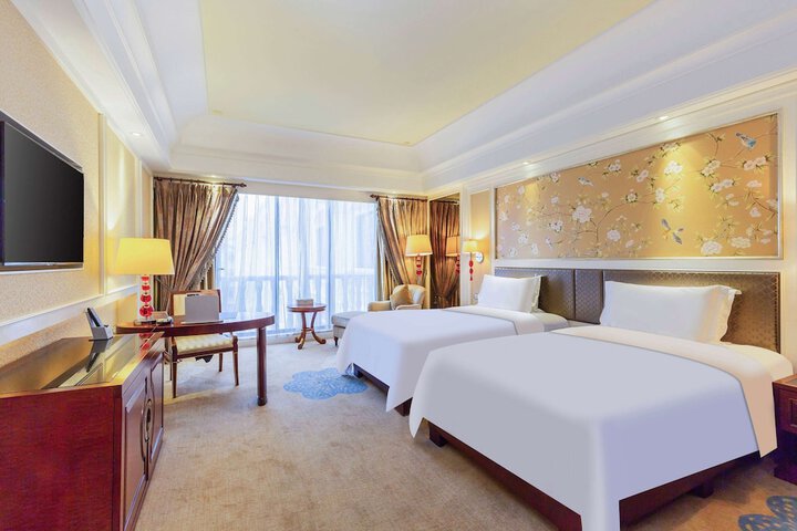 Room 35 of 103